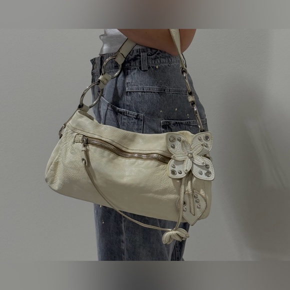 Miu Miu White Leather Handbag with Flower Motif - Picture 11 of 12